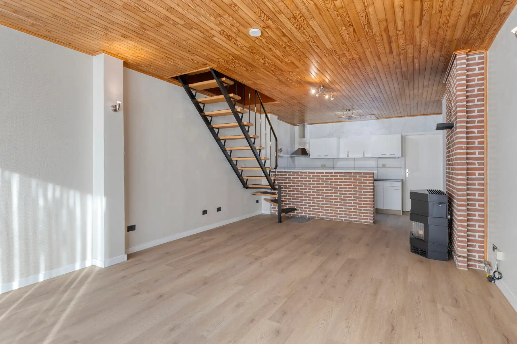 Recent gerenoveerde rijwoning met 2 slaapkamers - WETTEREN foto 4