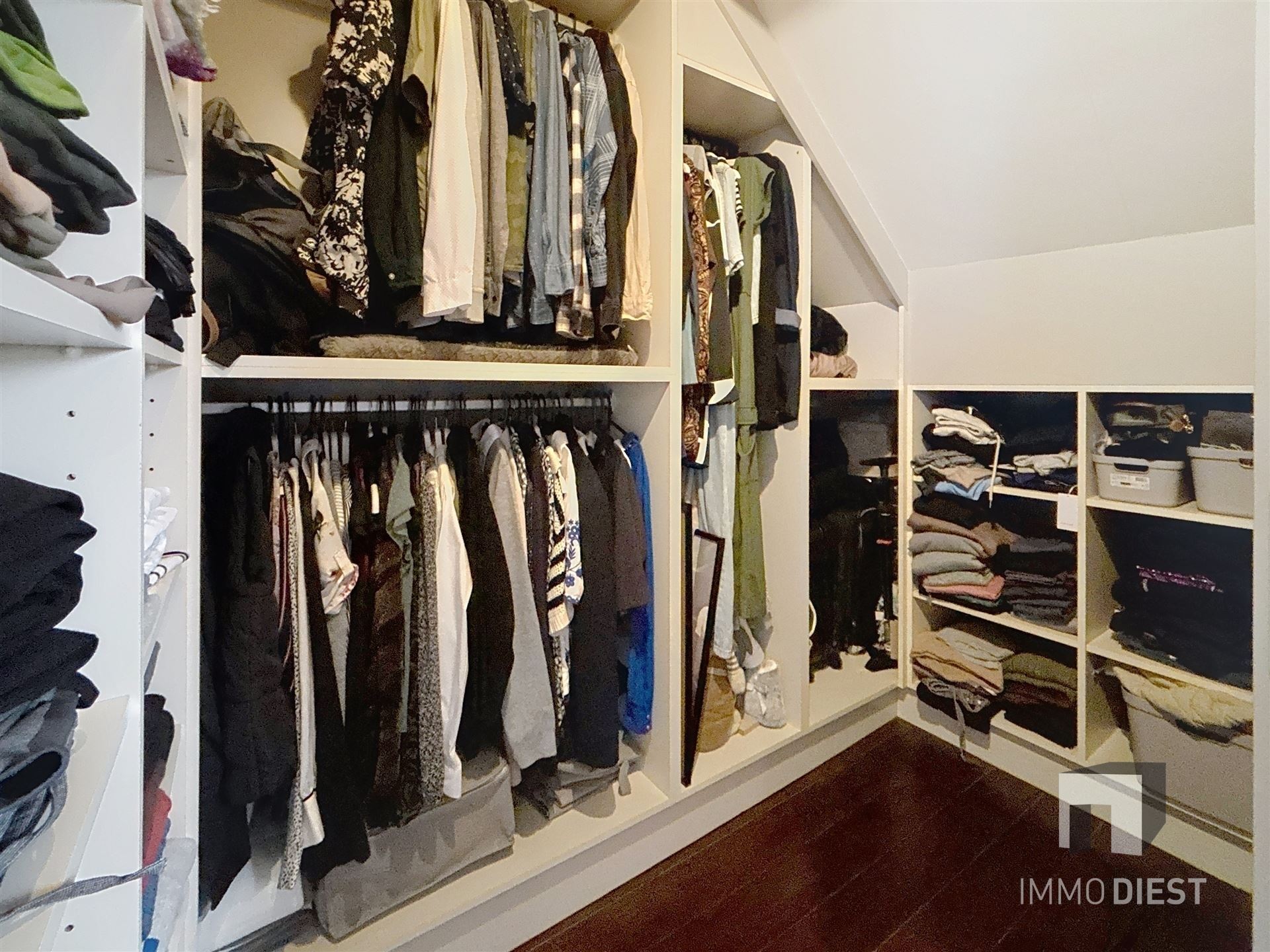 Trendy gerenoveerde woning met 3 slaapkamers foto 29