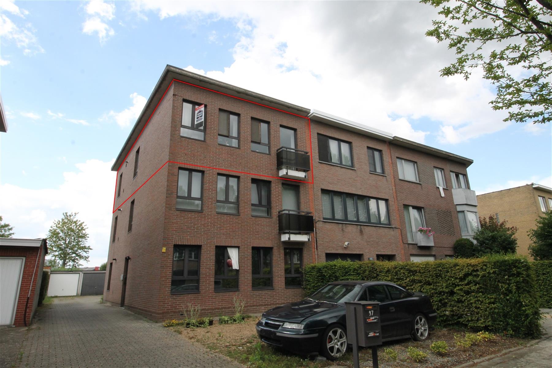 Appartement met terras en garage. foto {{pictureIndex}}