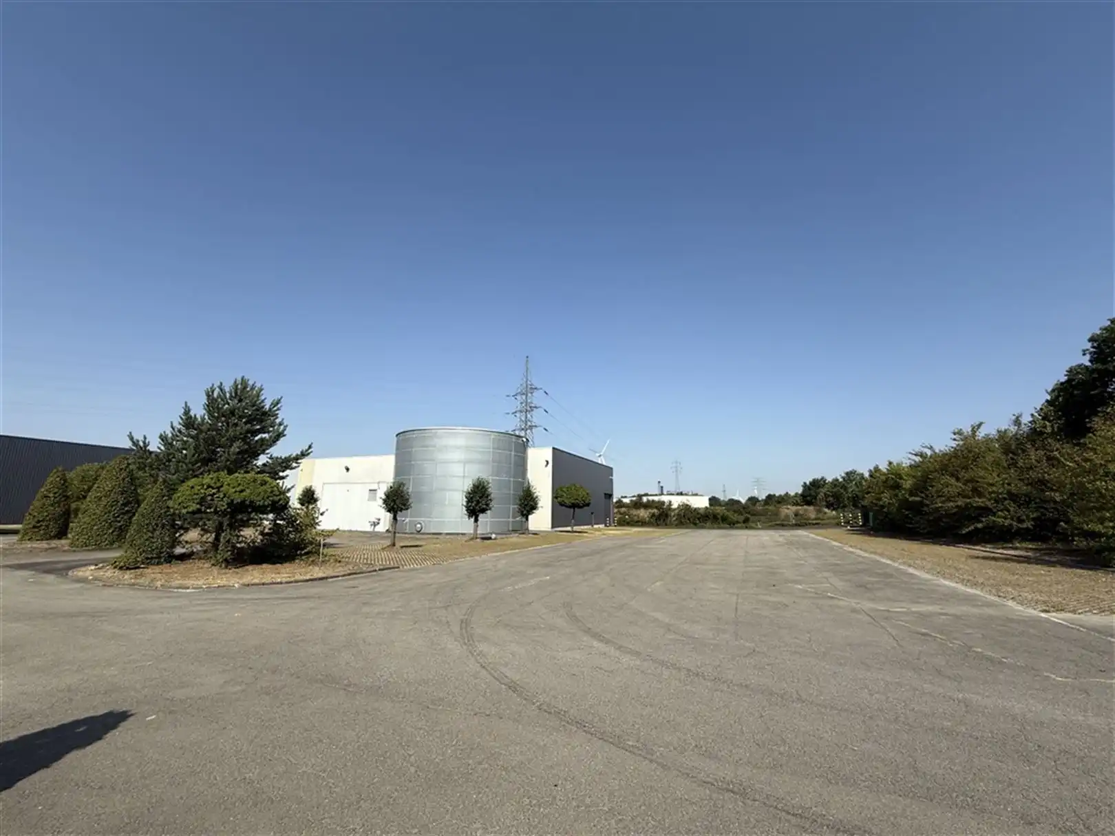 Goed gelezen magazijnen te Genk foto 3