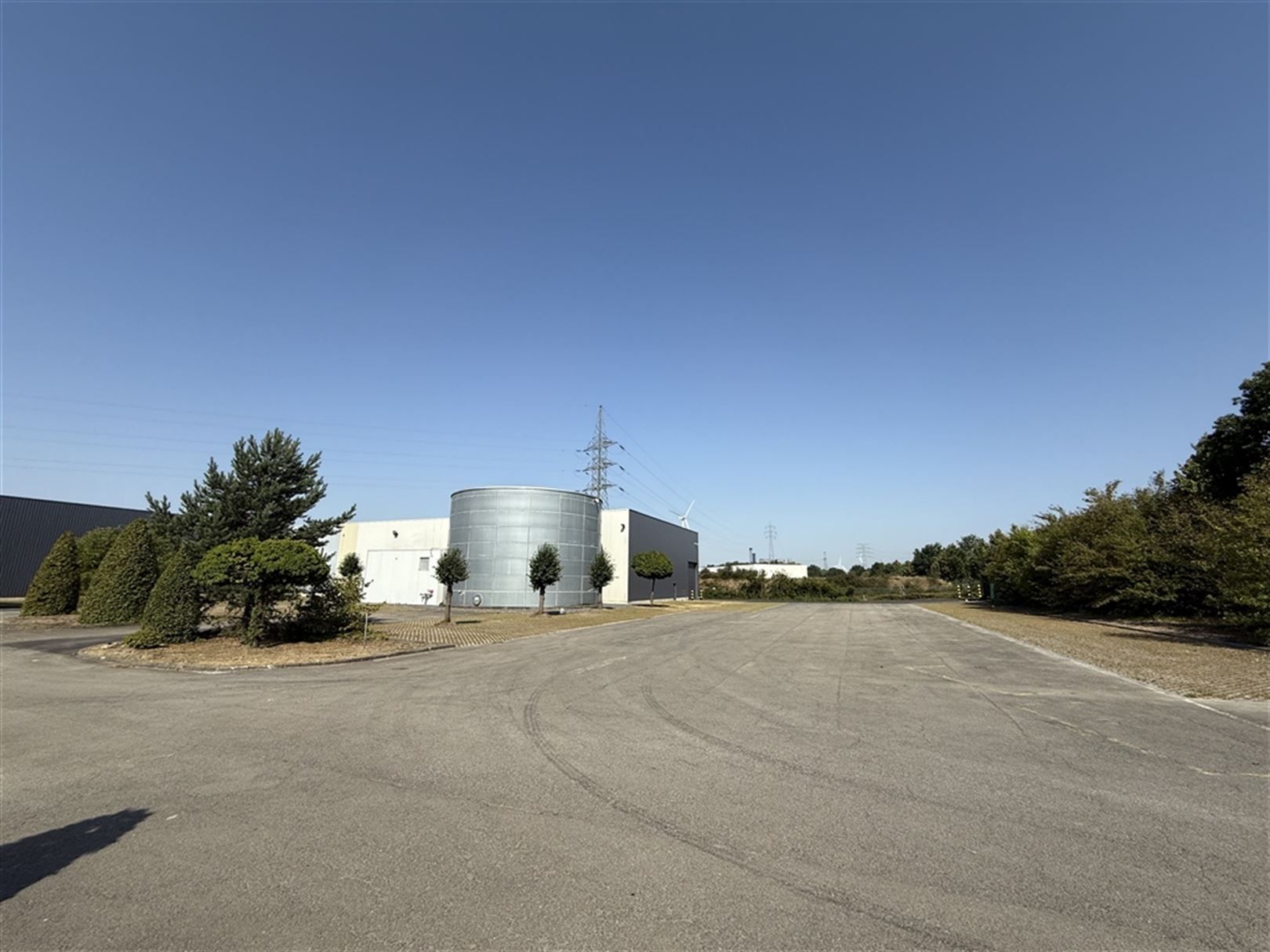 Goed gelezen magazijnen te Genk foto 3