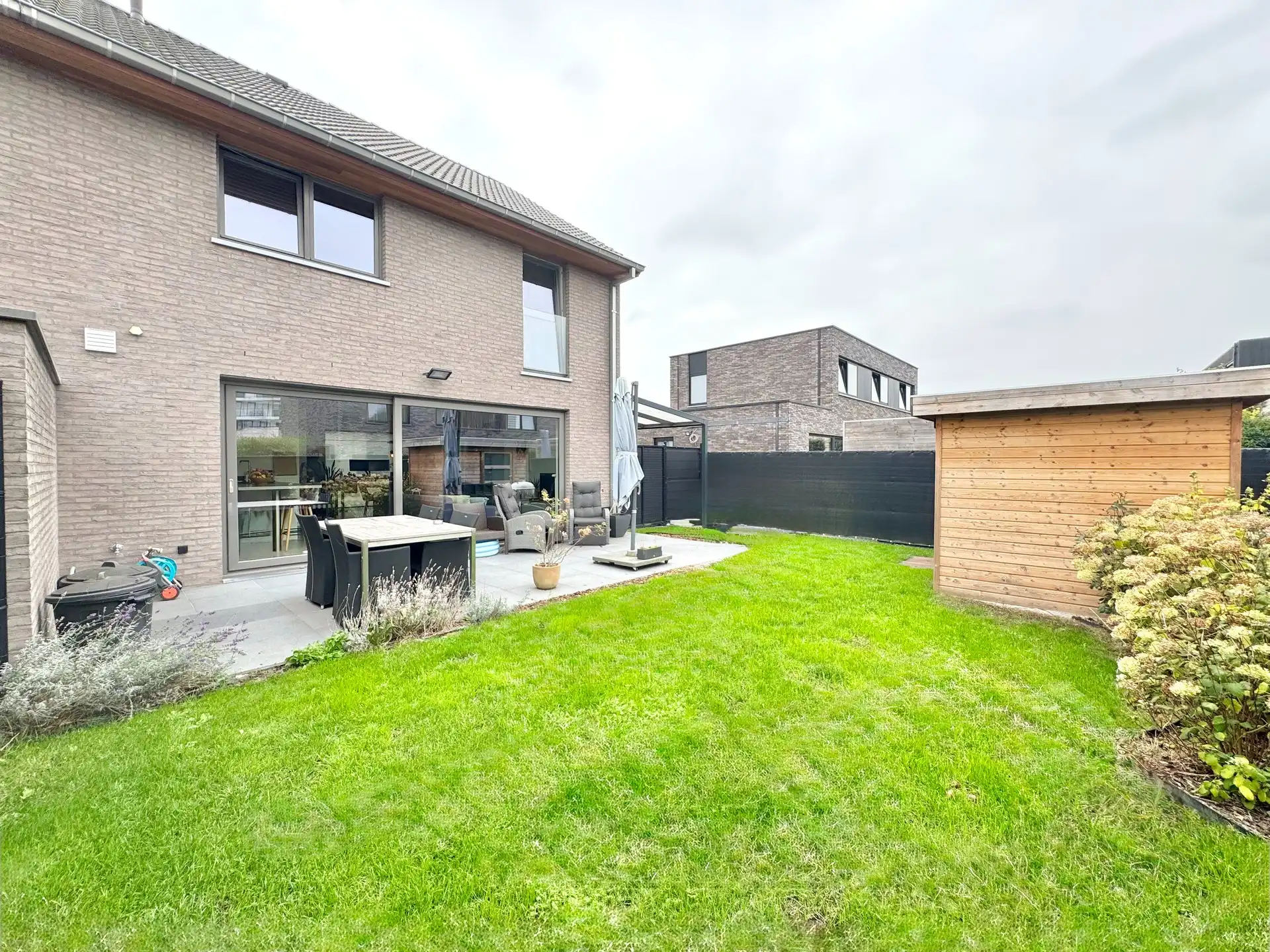 MODERNE HALFOPEN WONING MET 3 KAMERS, TUIN & CARPORT foto 12