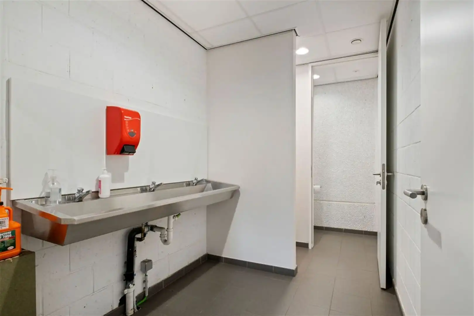 Magazijn met kantoren zichtlocatie E17 foto 20