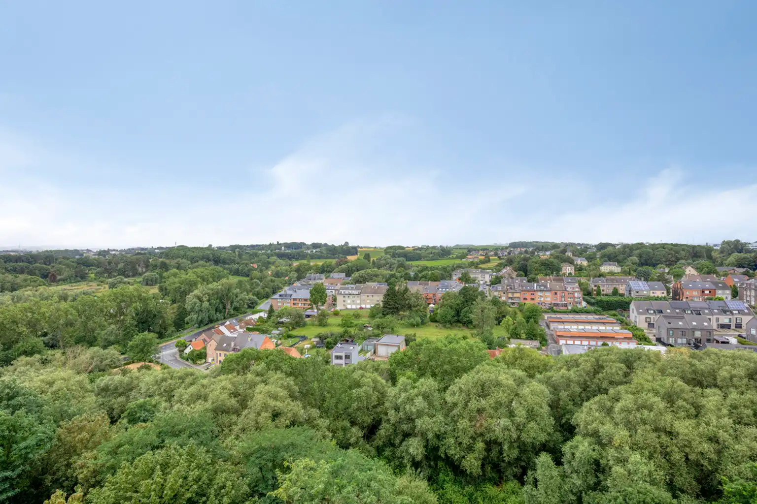Op te frissen 2-slaapkamerappartement met prachtig uitzicht foto 22