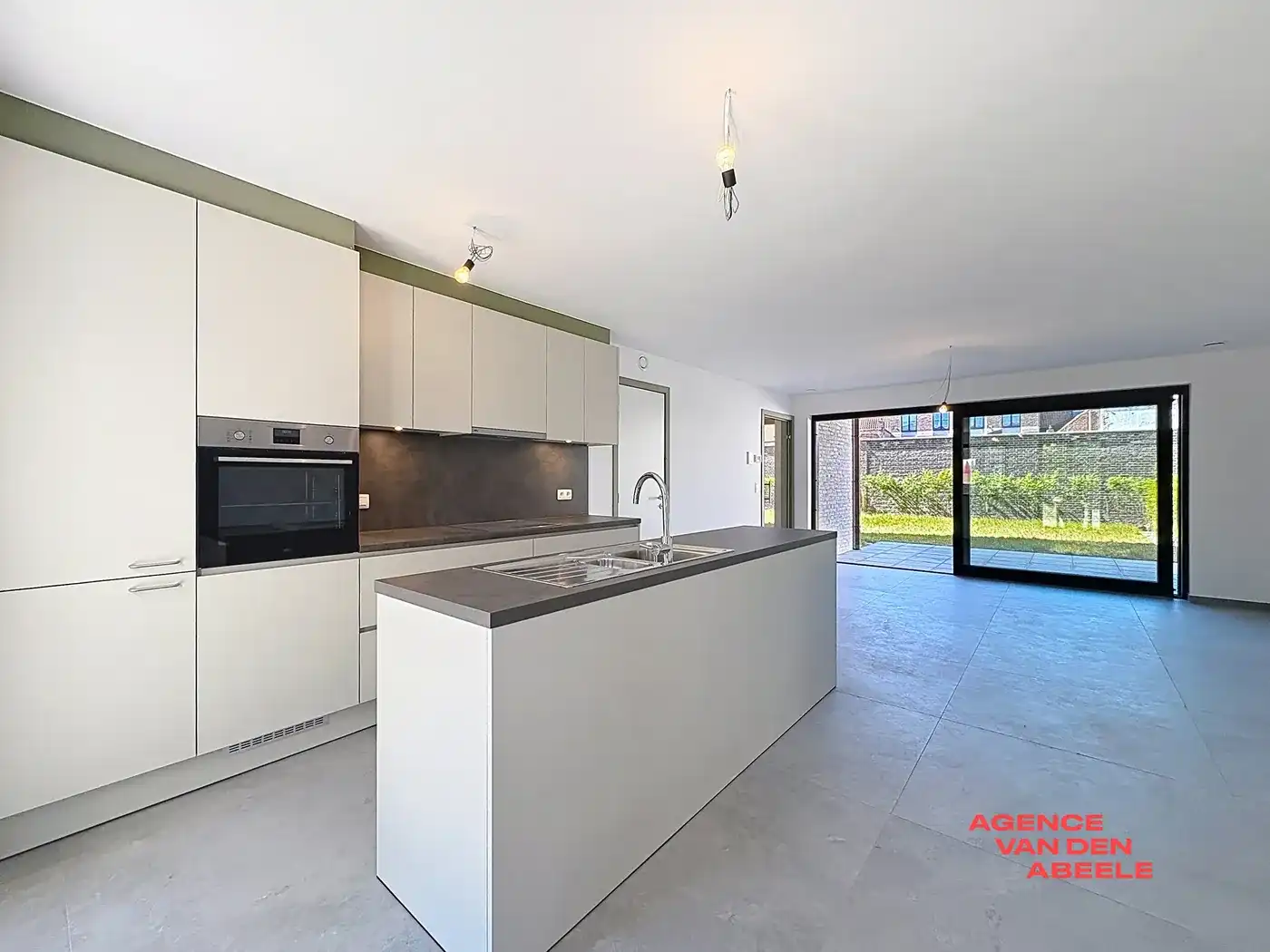 Instapklaar nieuwbouwappartement met tuin, gelegen in het hart van Brugge. foto 2