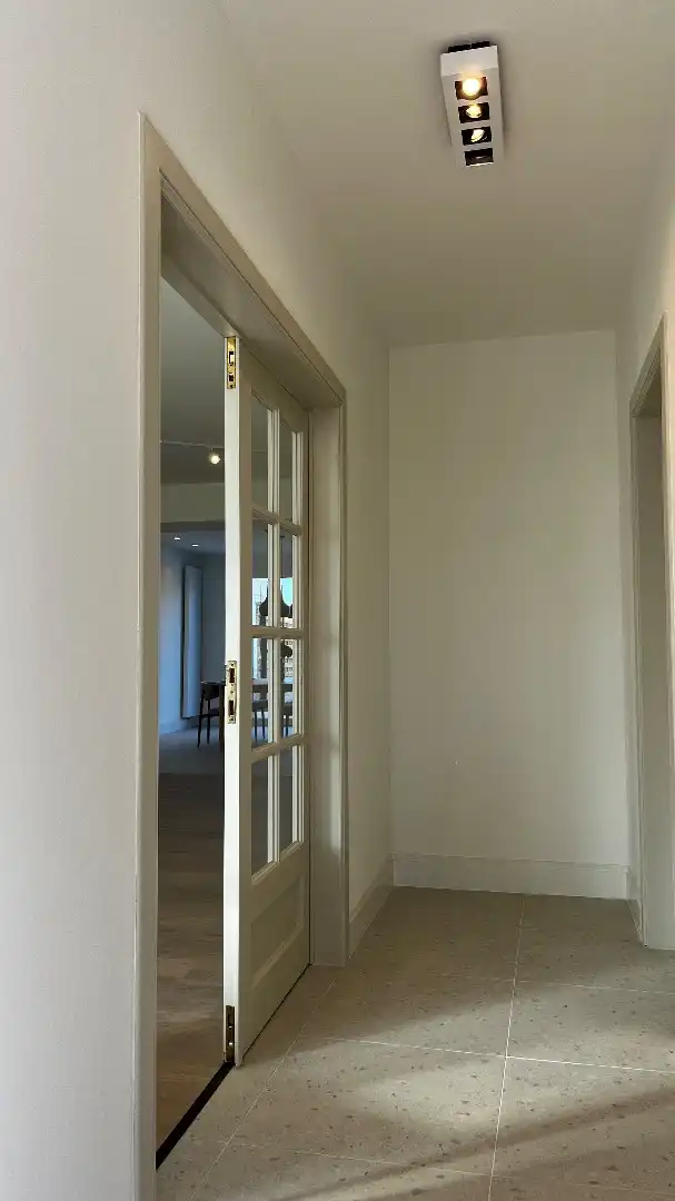 Luxe woning met 5 kamers, grote garage, grote uitbouw en een aangename tuin foto 7