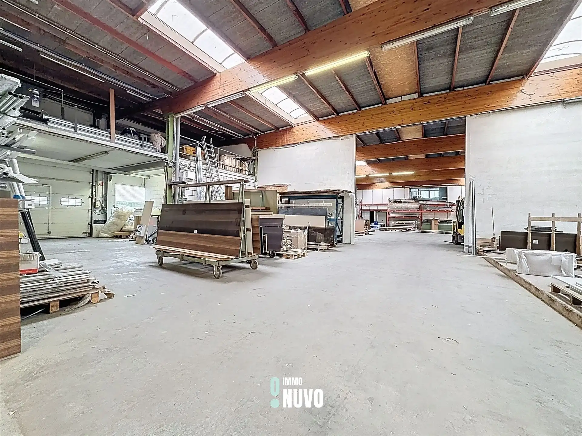 Magazijnen + Kantoren + Showroom foto 8