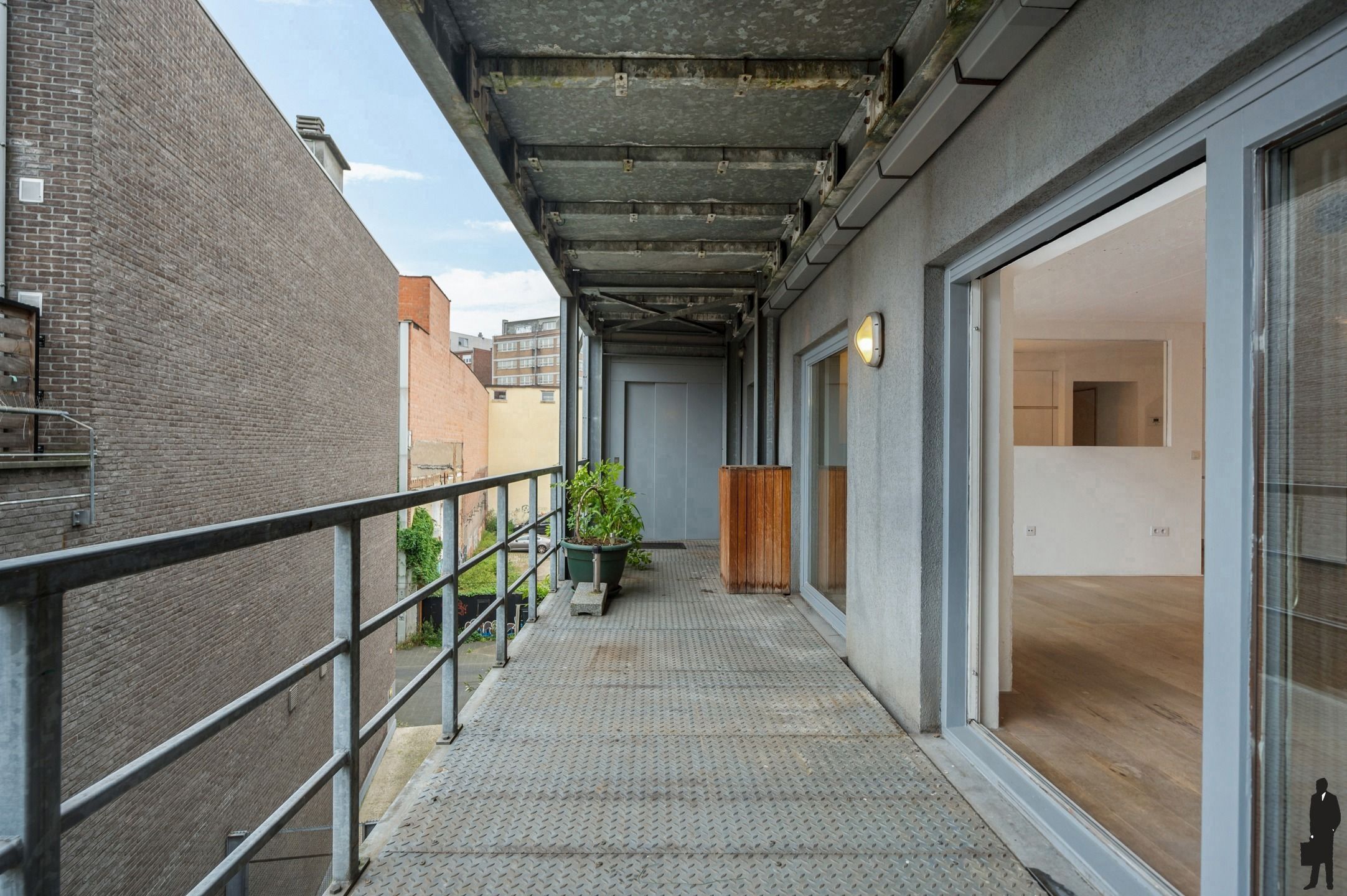 Tot in de puntjes afgewerkte loft (180m²) met terras en parking foto 22