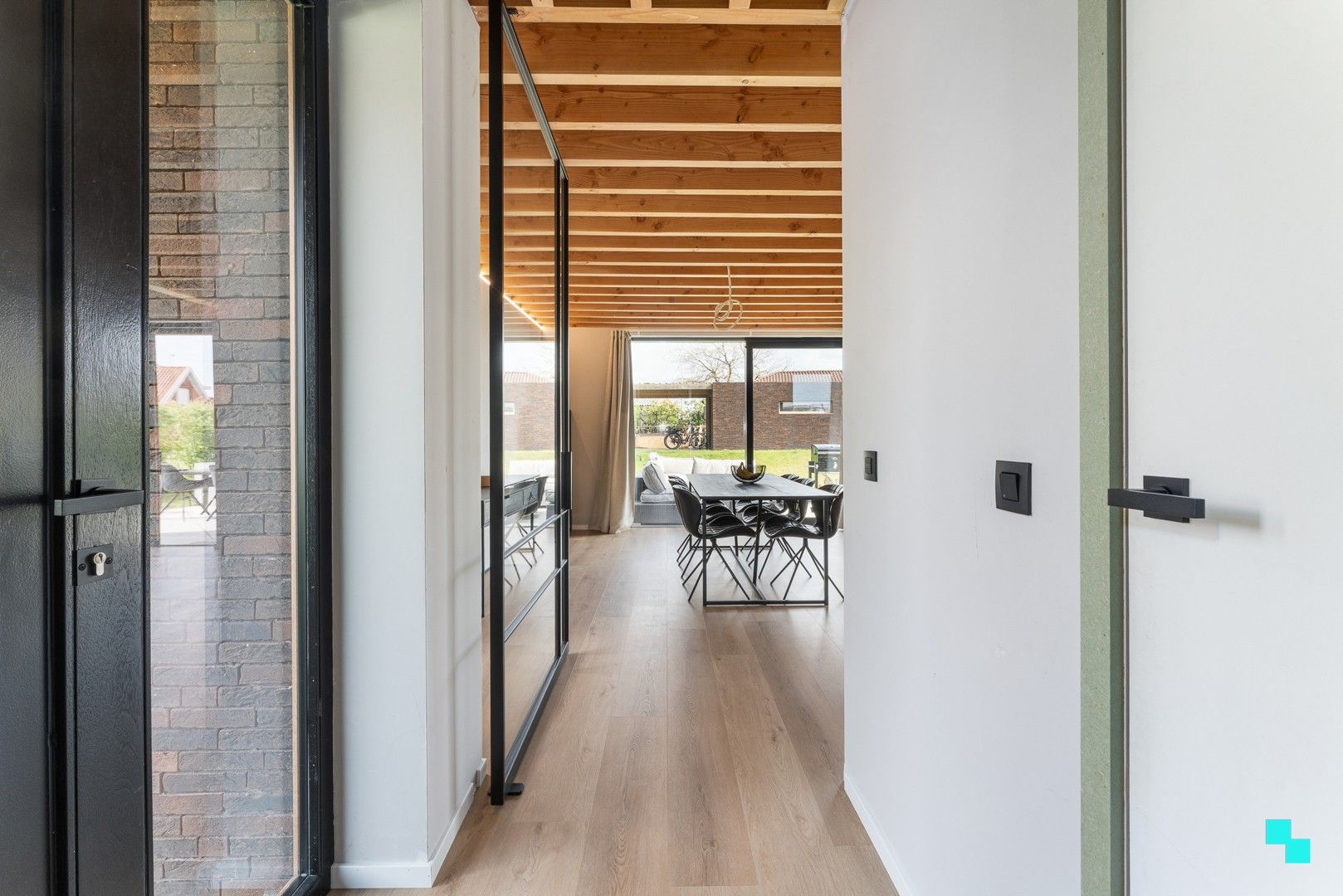 Architecturale (quasi)nieuwbouwwoning op rustige verkaveling te Lendelede foto 2