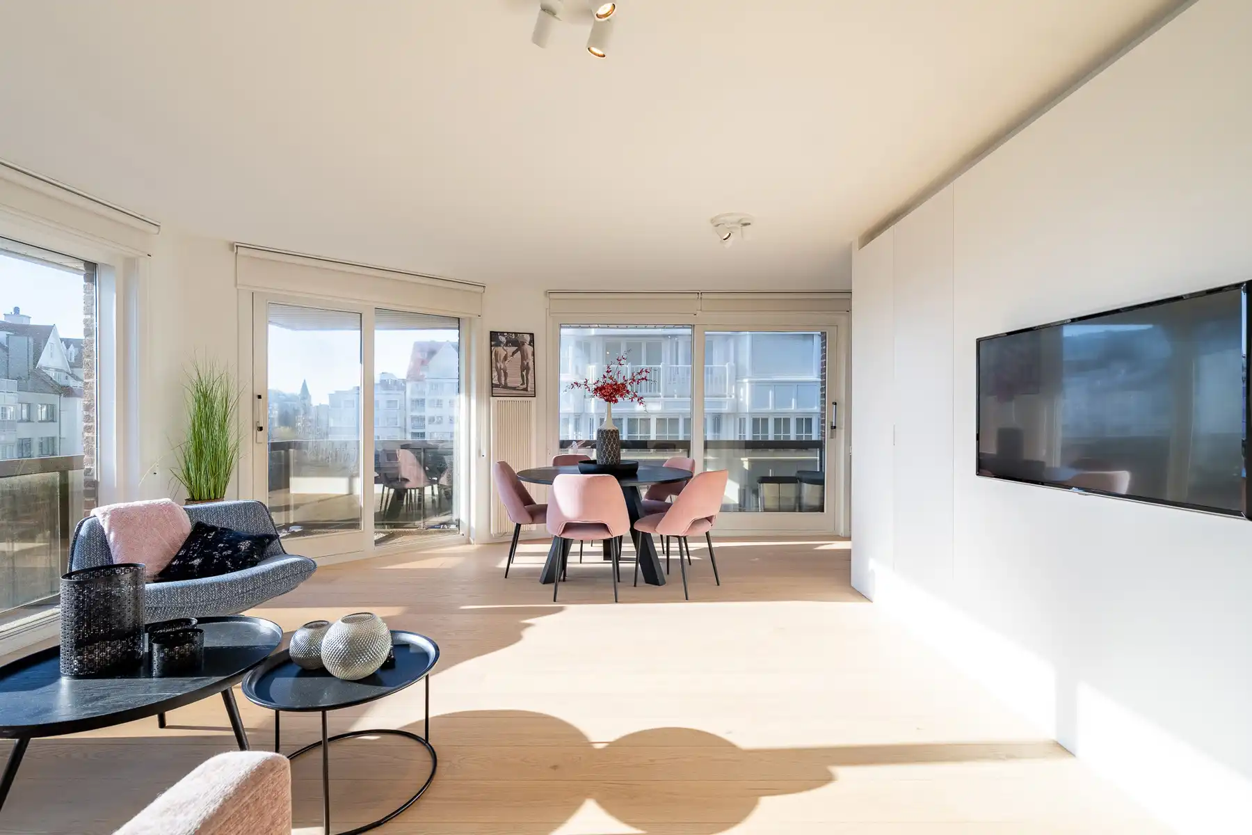 Gerenoveerd en gemeubeld appartement op toplocatie - Open zicht foto 3