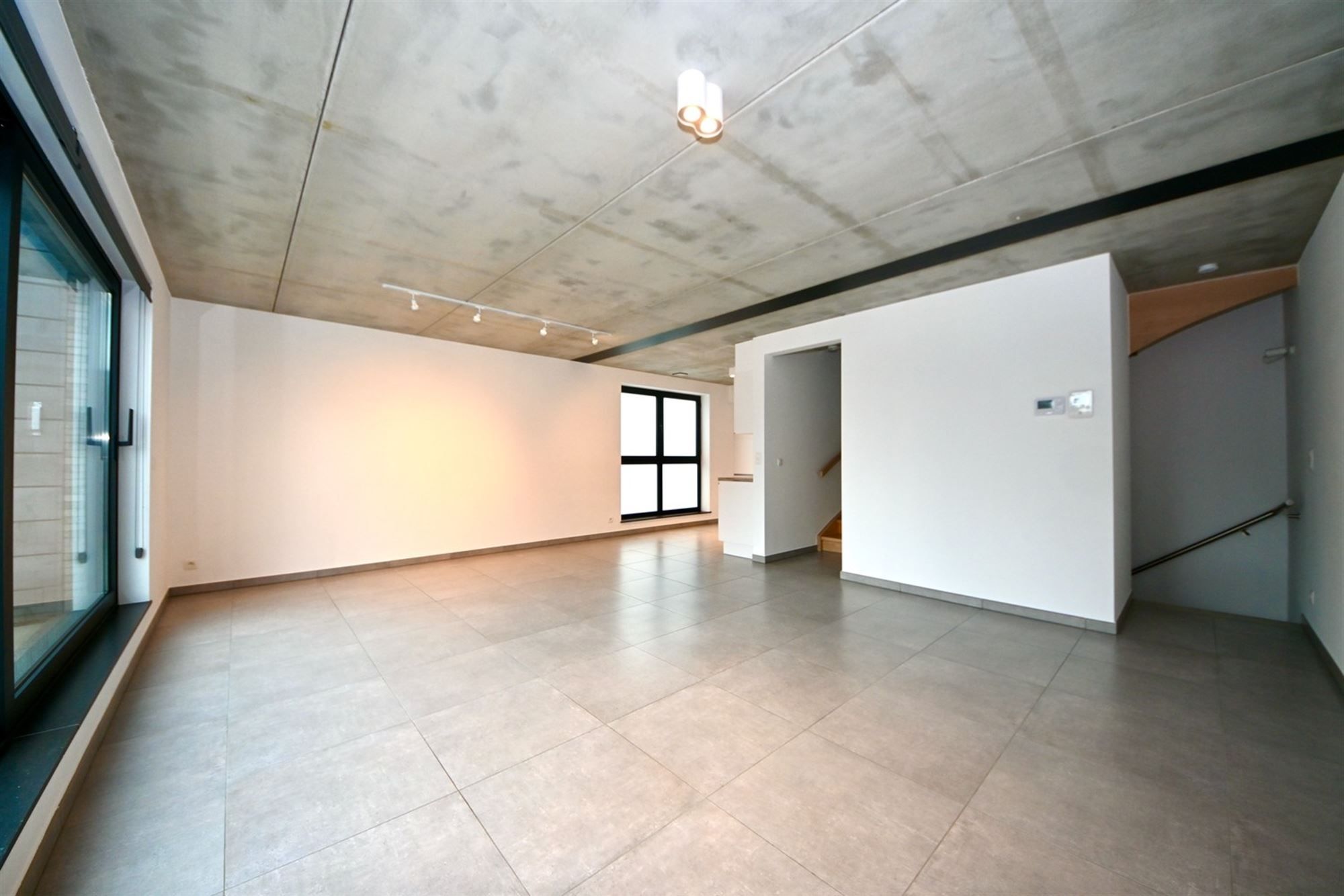 Duplex appartement met 2 slaapkamers en terras. foto 4