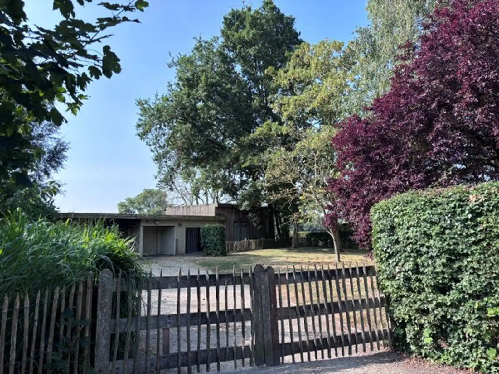 Vrijstaande woning met weide en stalling foto 2