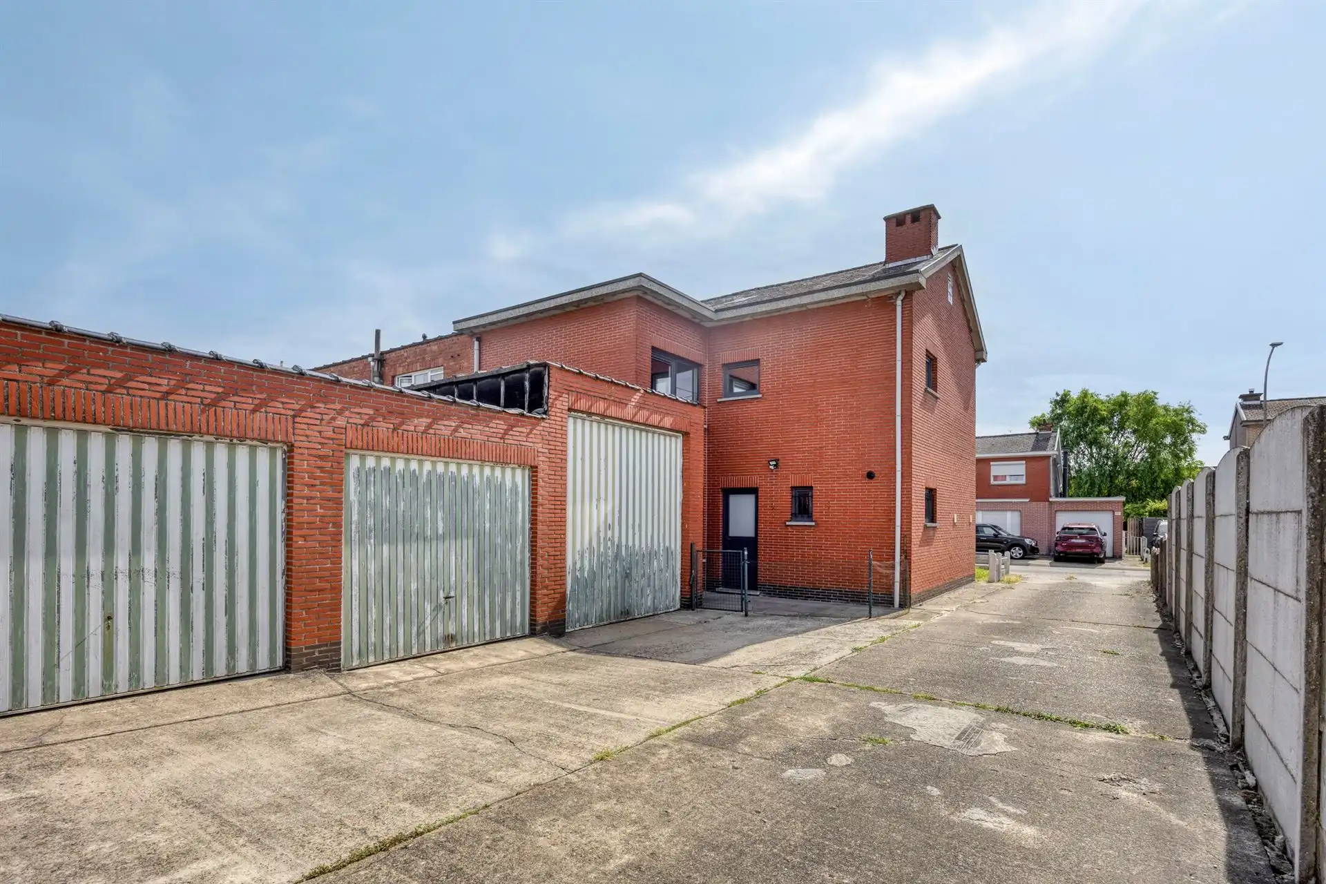 Woning met 3 slaapkamers, terras en 7 garages.  foto 22