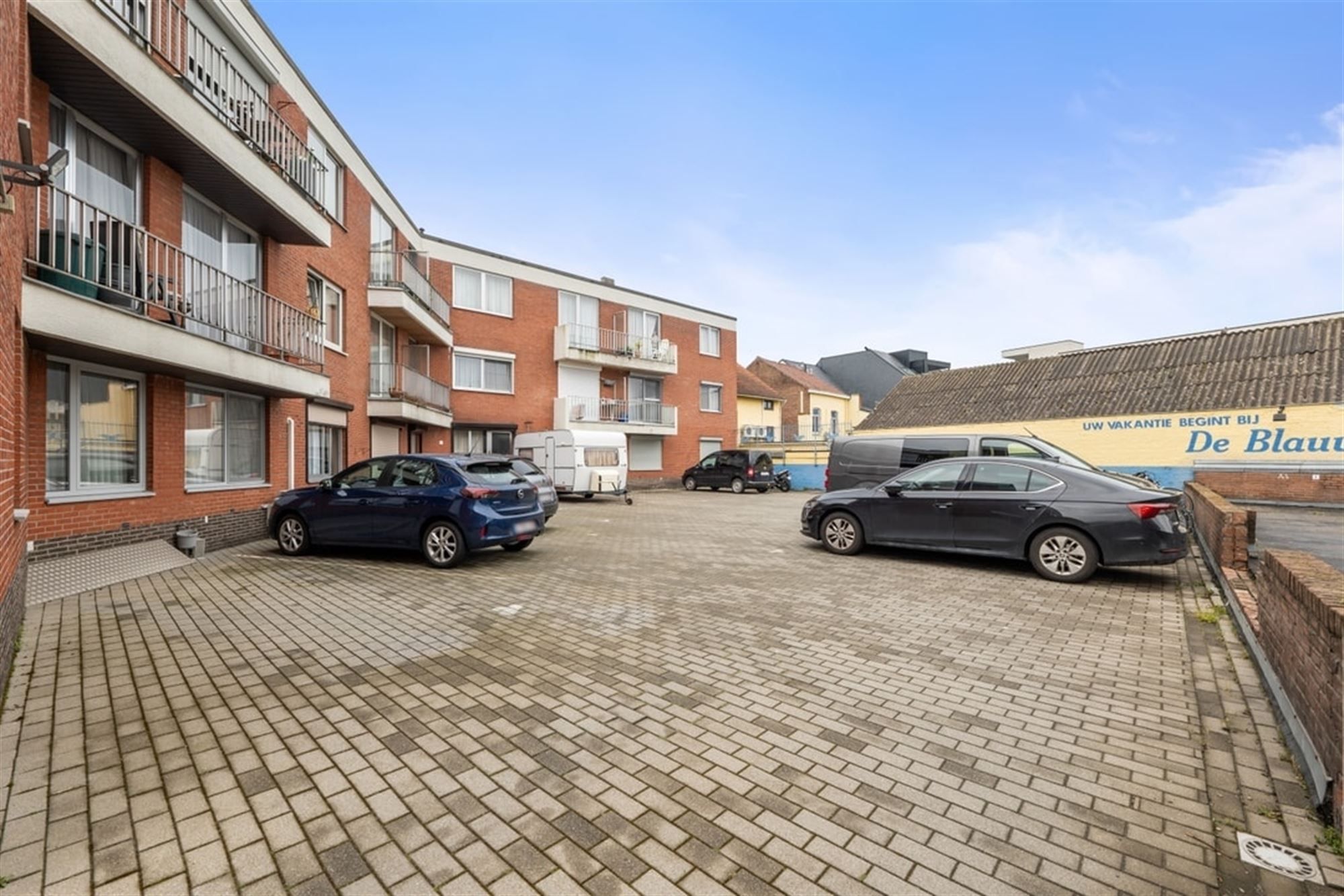 KNAP APPARTEMENT MET 2 SLKS EN PARKEERPLAATS VLAKBIJ HET CENTRUM VAN SINT-TRUIDEN  foto 3