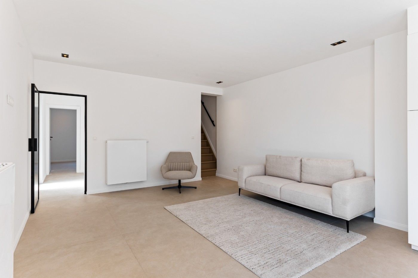 Prachtig gerenoveerde woning met 3 slpk., oprit en toffe tuin foto 4
