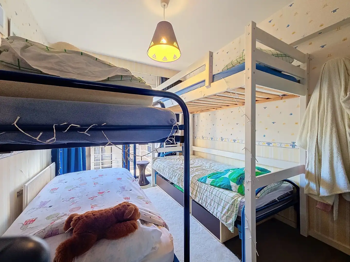 Op te knappen appartement met frontaal zeezicht  te Nieuwpoort foto 8