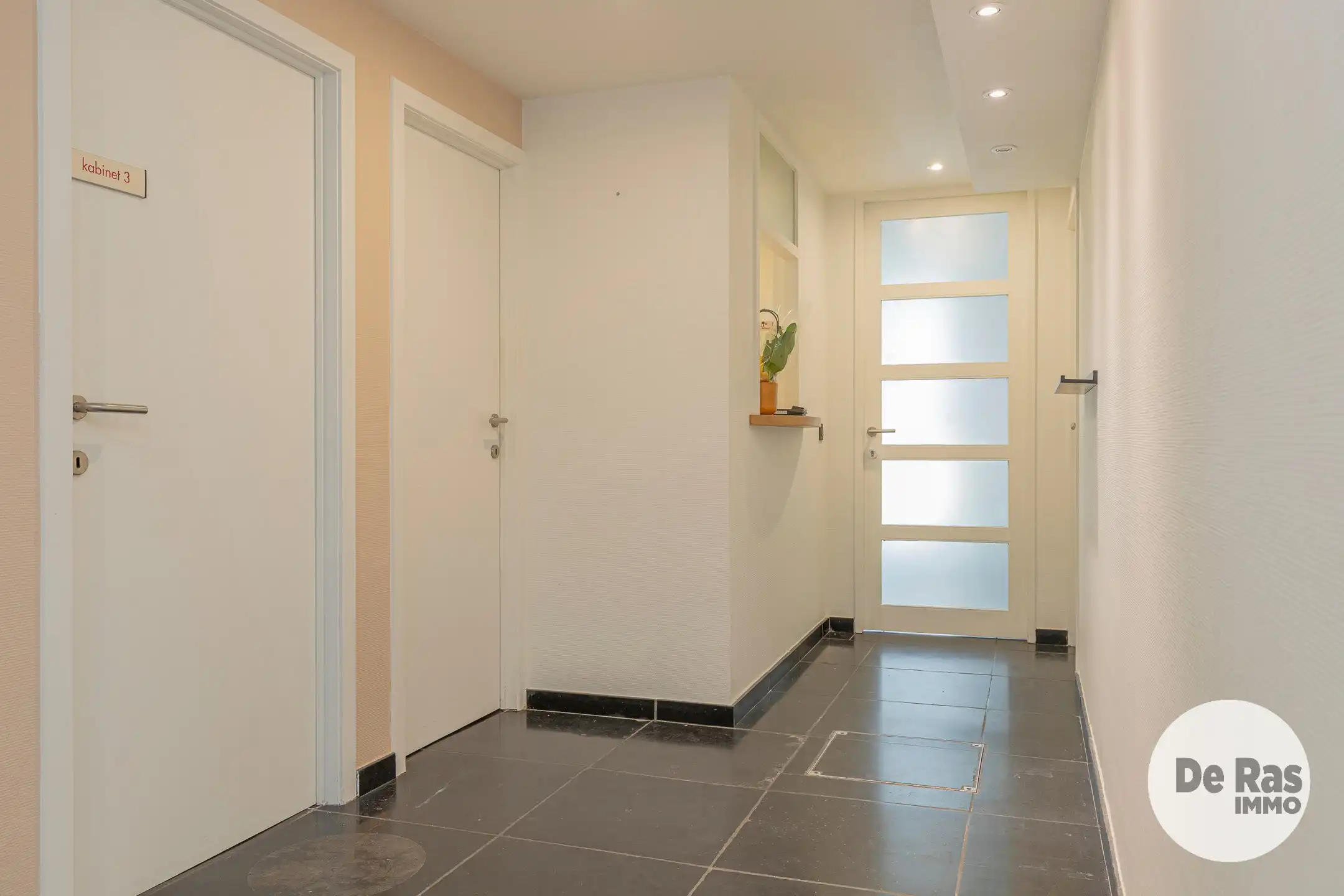 Splinternieuwe tandartspraktijk in centrum–145 m²-3 kabinetten foto 6