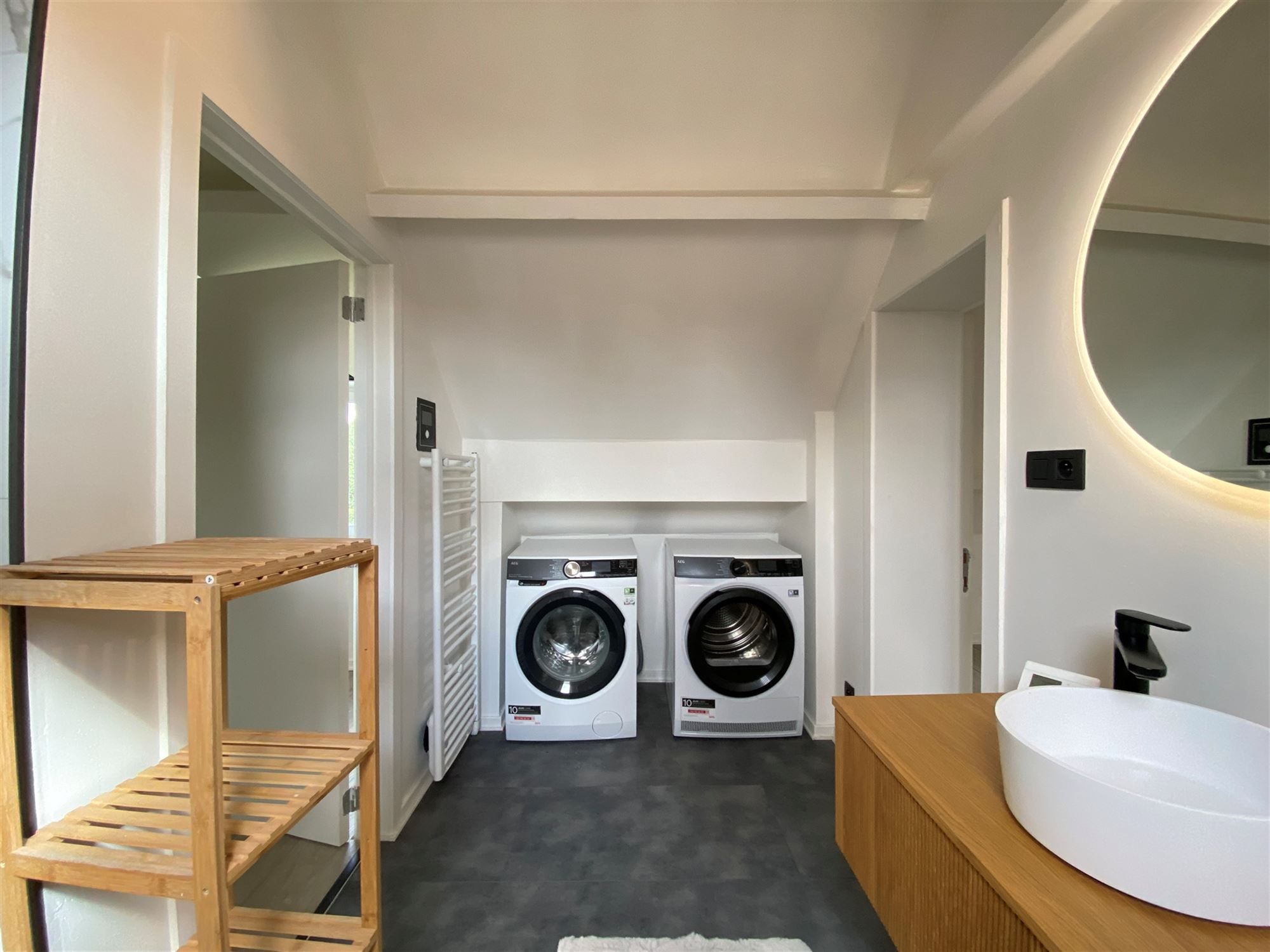 Gerenoveerde woonst met 1 slaapkamer  foto 17