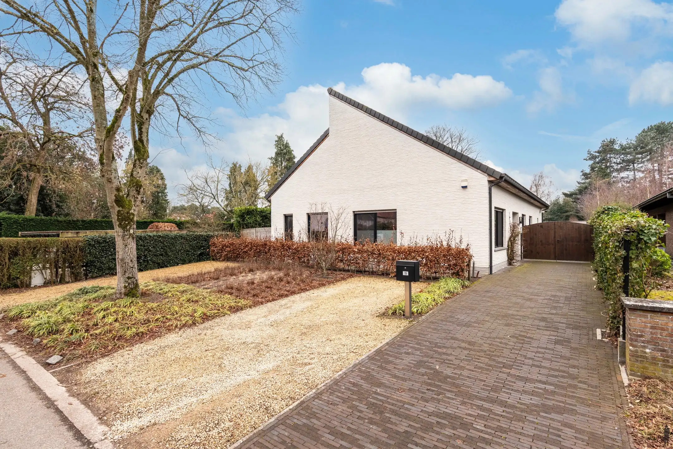 Ruime villa in rustige straat met prachtige zuid-west tuin foto 7