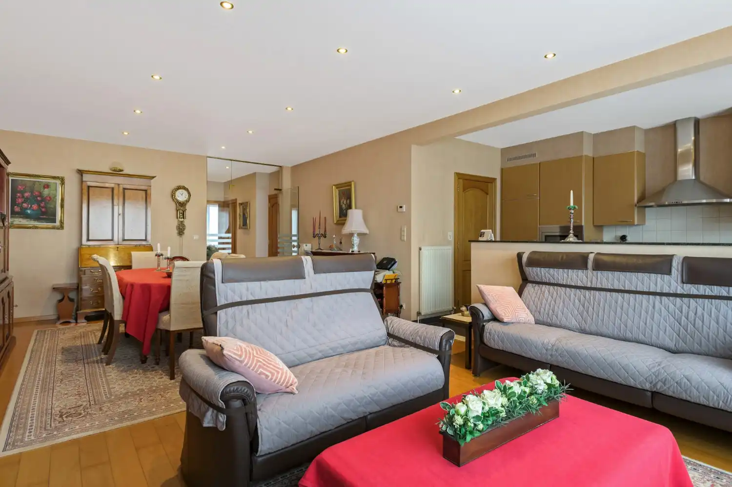 INSTAPKLAAR APPARTEMENT MET 3 SLK EN GARAGEBOX! foto 4