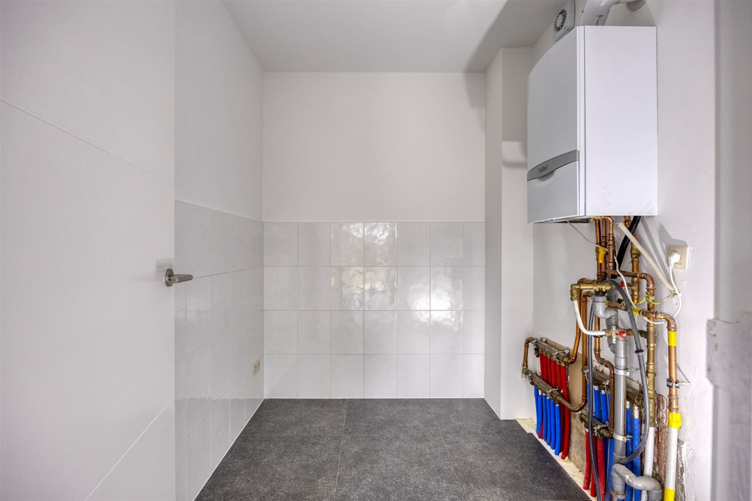 Instapklaar gelijkvloers appartement met 2 slaapkamers, ruime tuin en 3 staanplaatsen op een rustige toplocatie in Opitter.  foto 21