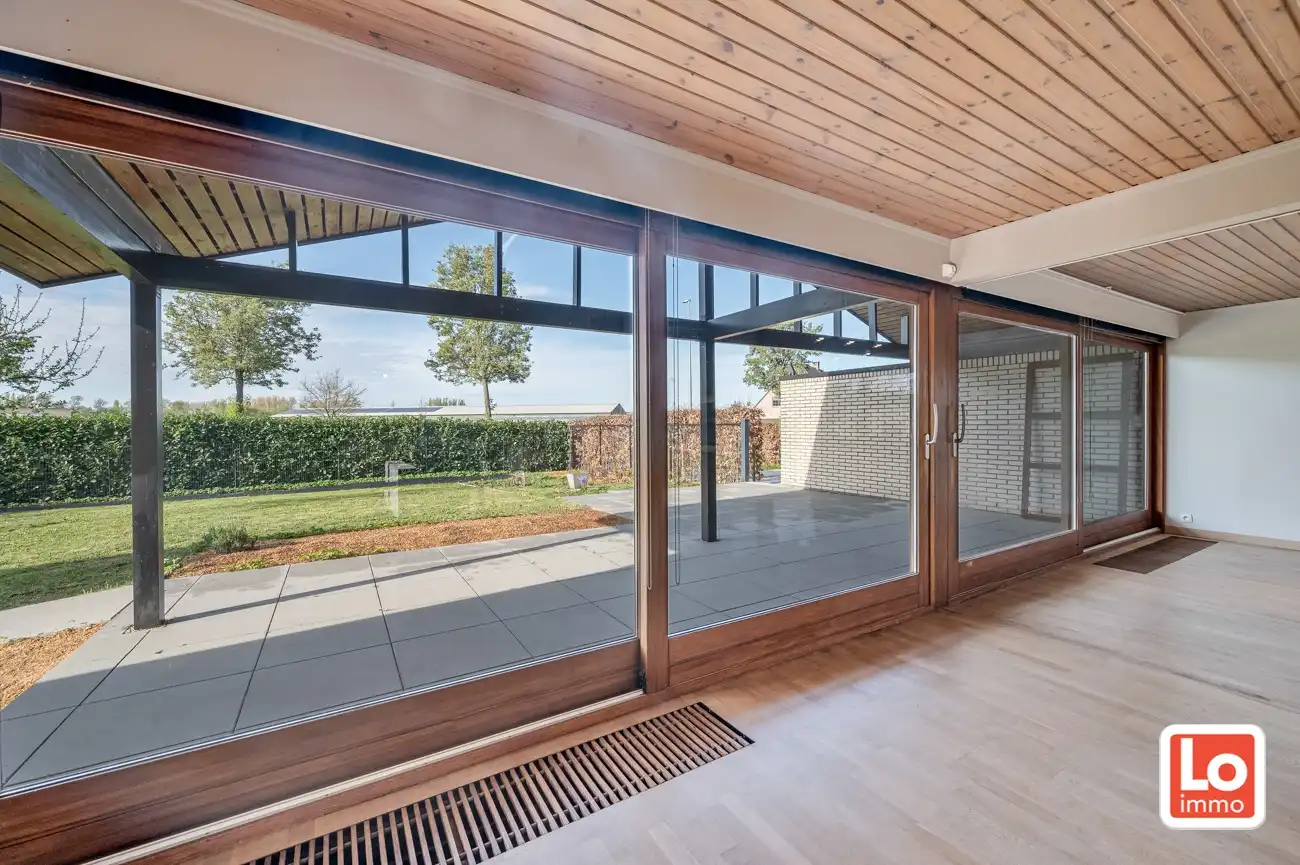 VERKOCHT!! Ruime charmante open bebouwing met afzonderlijke garage en carport op een toplocatie in Lochristi. foto 5