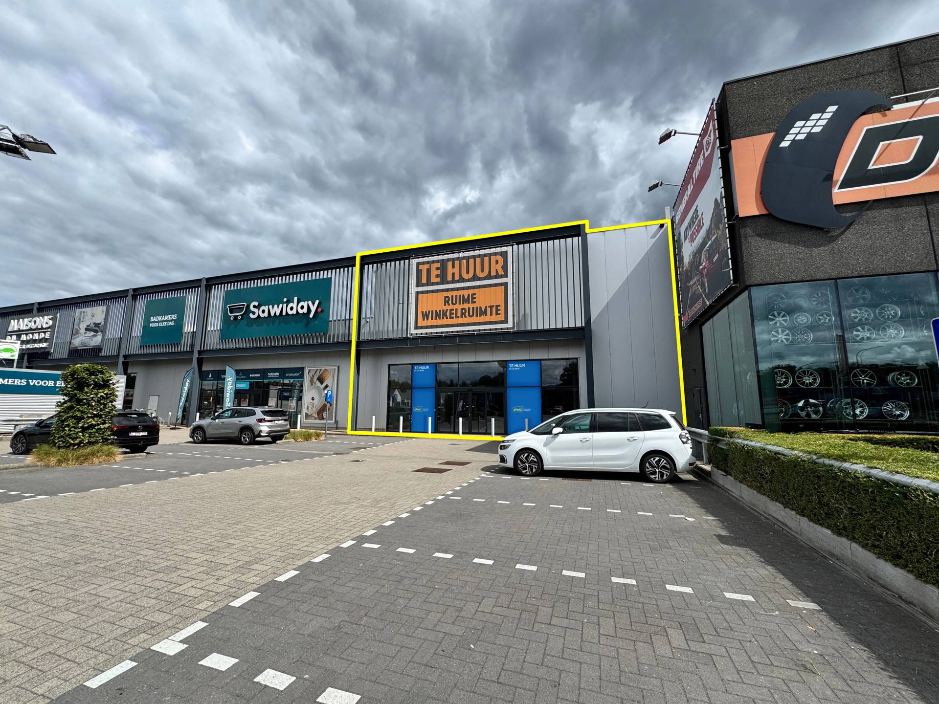 Baanwinkel op een AAA-locatie te huur te Schoten!  foto {{pictureIndex}}