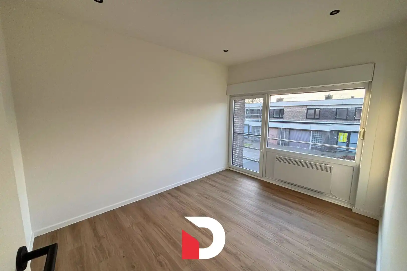 Gerenoveerde, lichtrijke woning met 3 slaapkamers en garage  foto 8