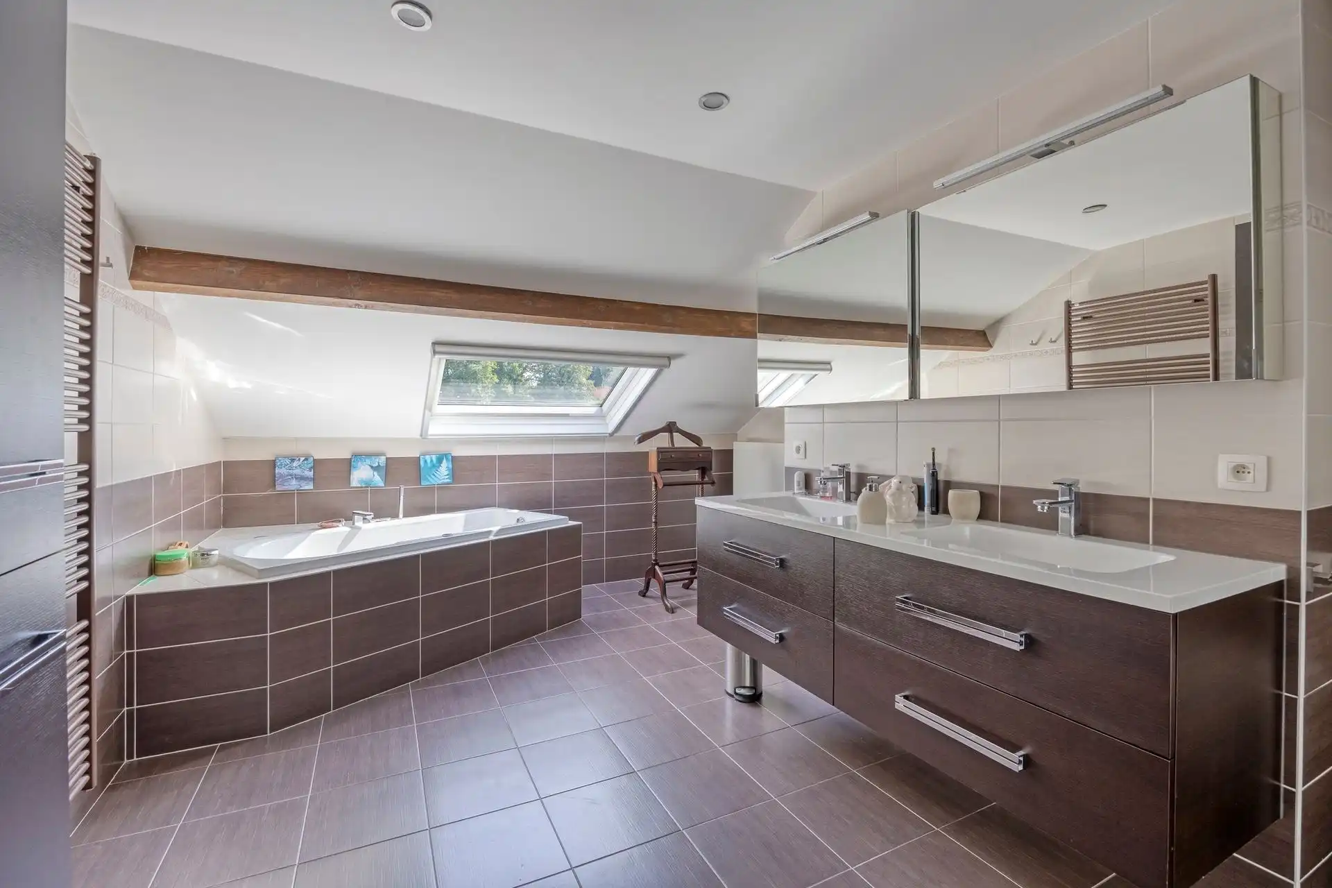 Perfect onderhouden villa in rustige straat foto 21
