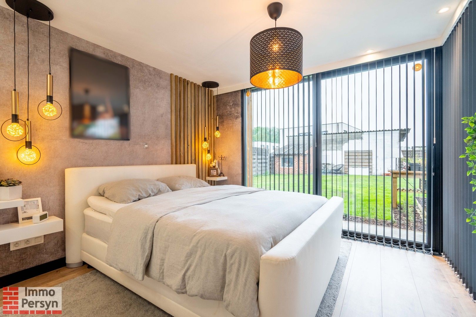 Luxueuze, ruime 4-slaapkamer woning. Twee badkamers. Gelijkvloers wonen. foto 16