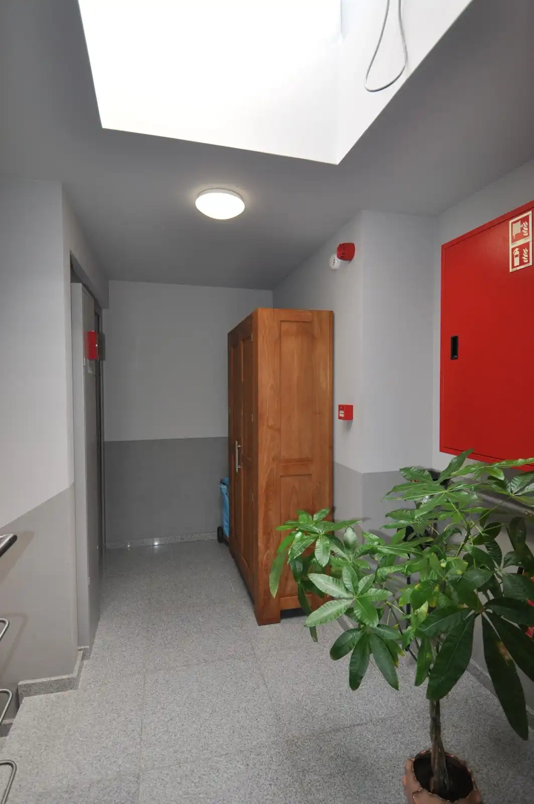 Stijlvol appartement met private autostaanplaats foto 6