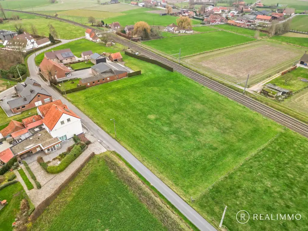 Zéér ruime rustig gelegen villa met bijgebouwen op  8.292m² foto 3