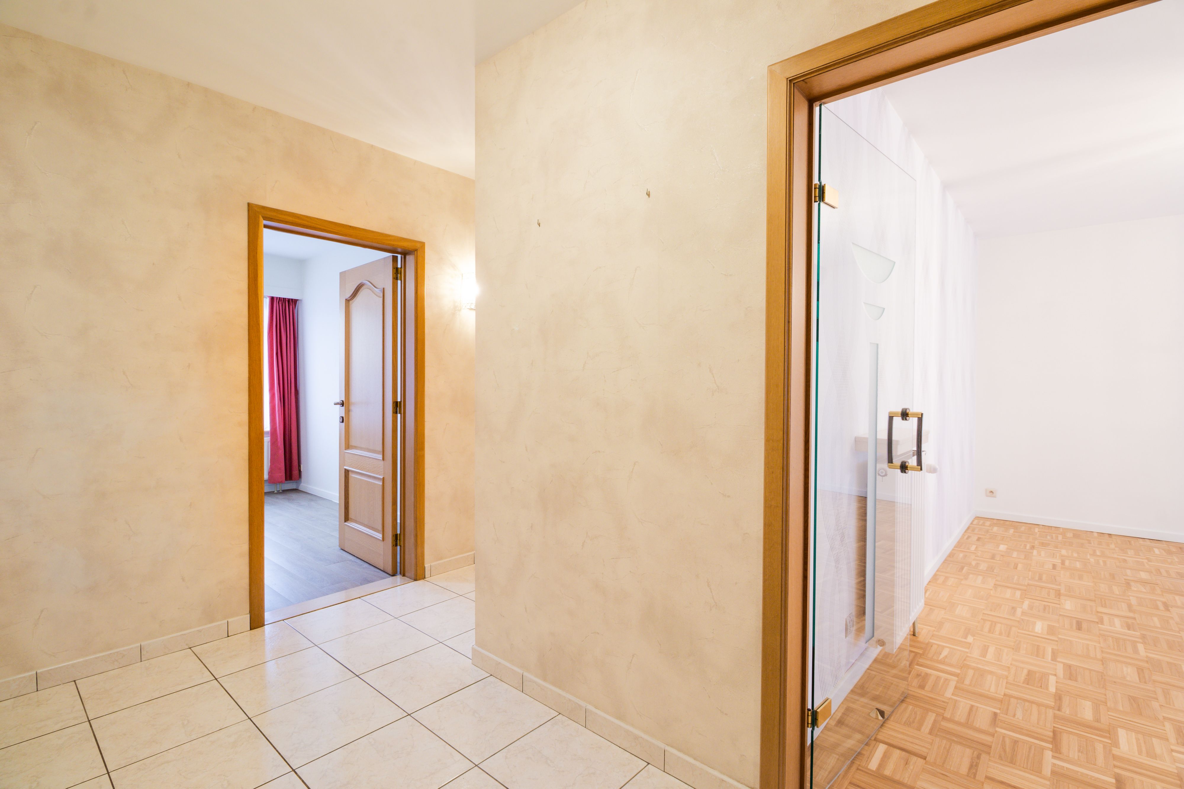 Instapklaar appartement met extra kamer, terras en garagebox foto 8