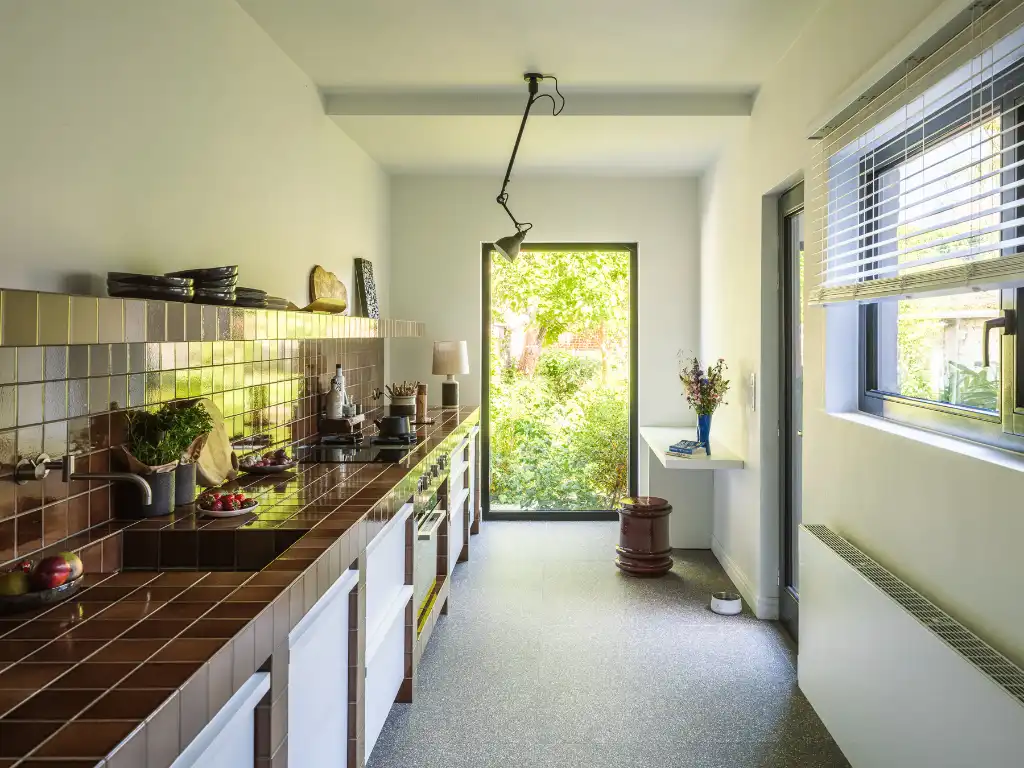 Klassevolle herenwoning met interieur van Peter Ivens & Bea Mombaers, volwassen stadstuin, inpandige garage en uitzonderlijk zicht op de Visserij. foto 18