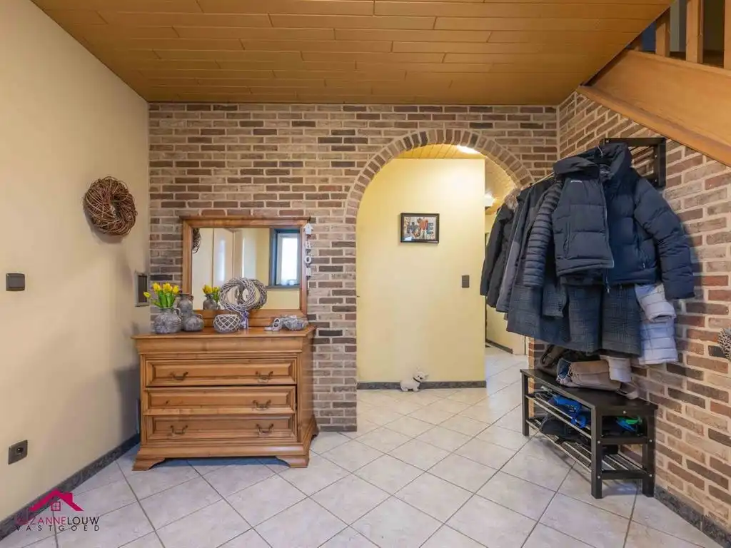 Verrassend ruime en gezellige, instapklare vrijstaande woning met paardenstal foto 12