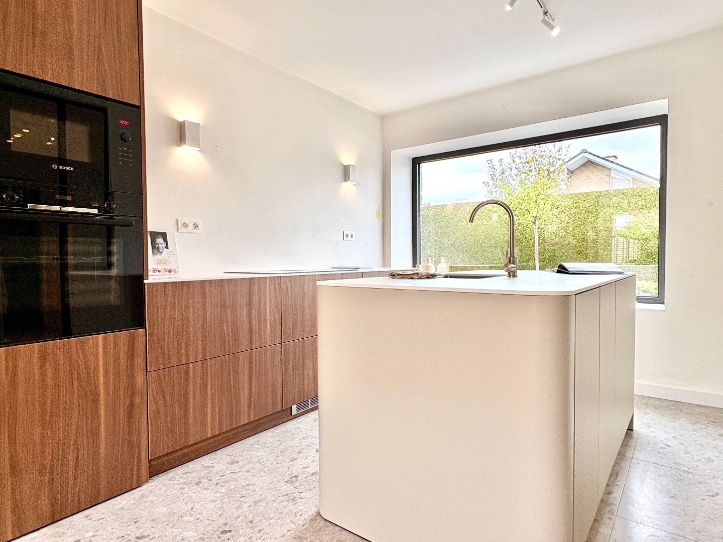 Hoogwaardige totaal renovatie te Kuurne. foto 2