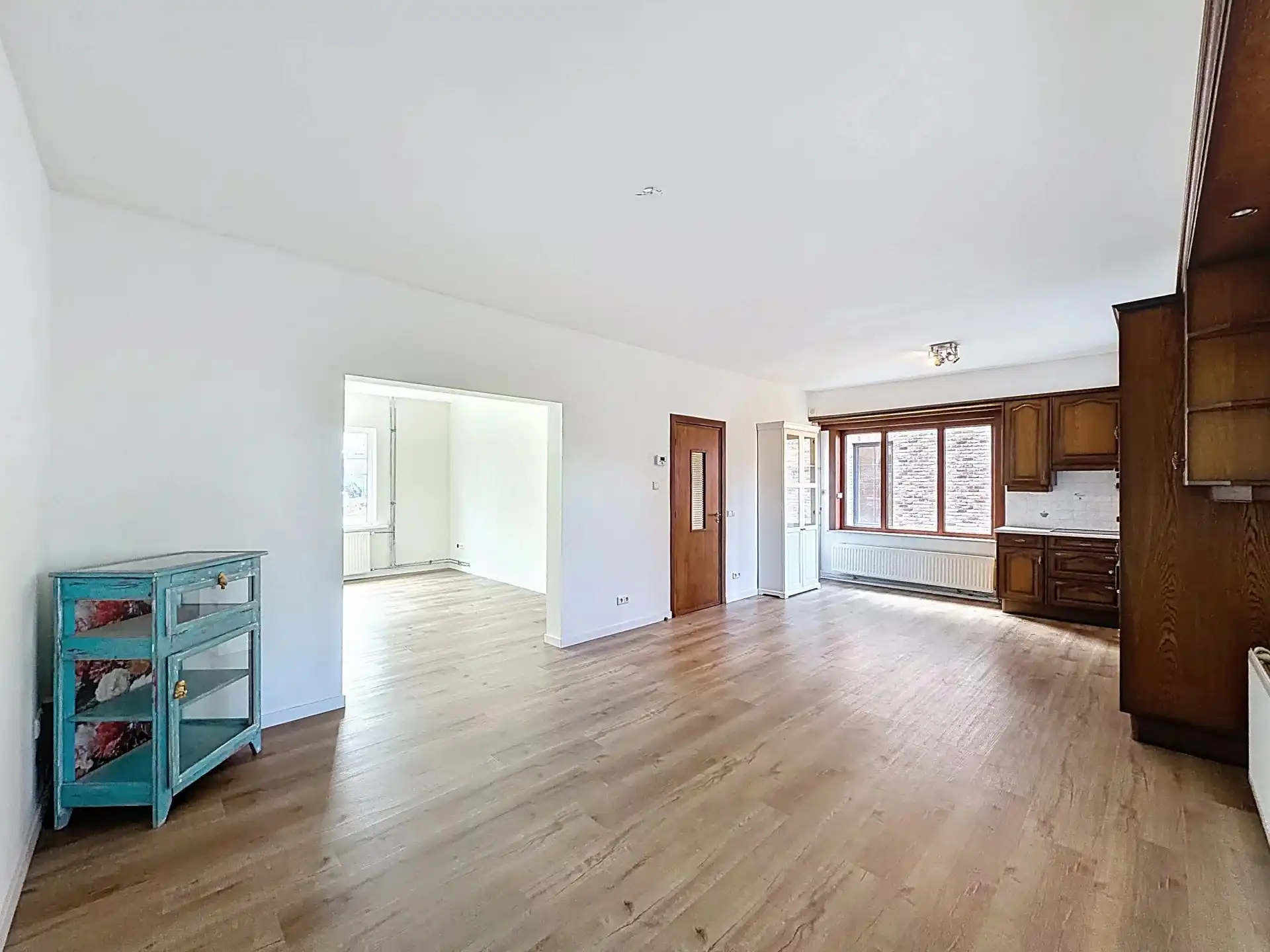 Zeer ruime en verzorgde woning met 5 slaapkamers en 2 badkamers op een groot perceel foto 7