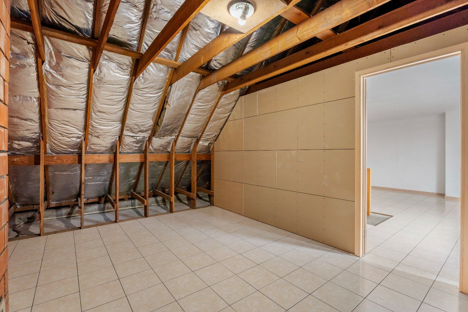Ruime gezinswoning met 5 slaapkamers in hartje Roeselare foto 21
