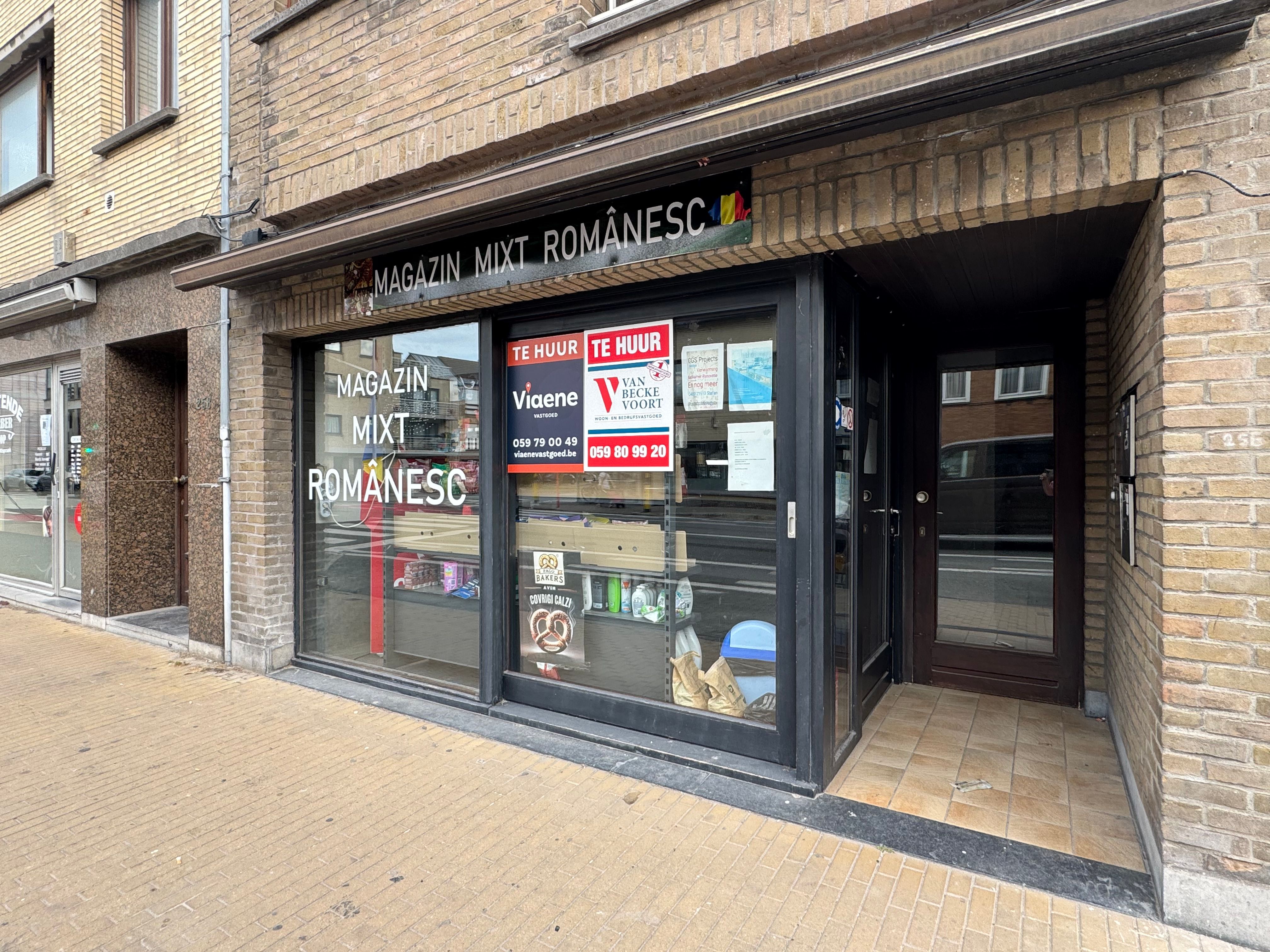 Handelsgelijkvloers 60m² aan drukke invalsweg Oostende foto 10