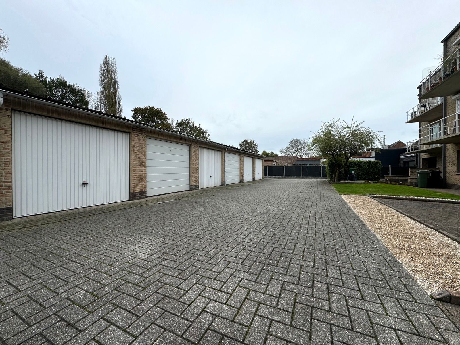 Te huur: 2 slaapkamer gelijkvloers appartement met garage foto 20