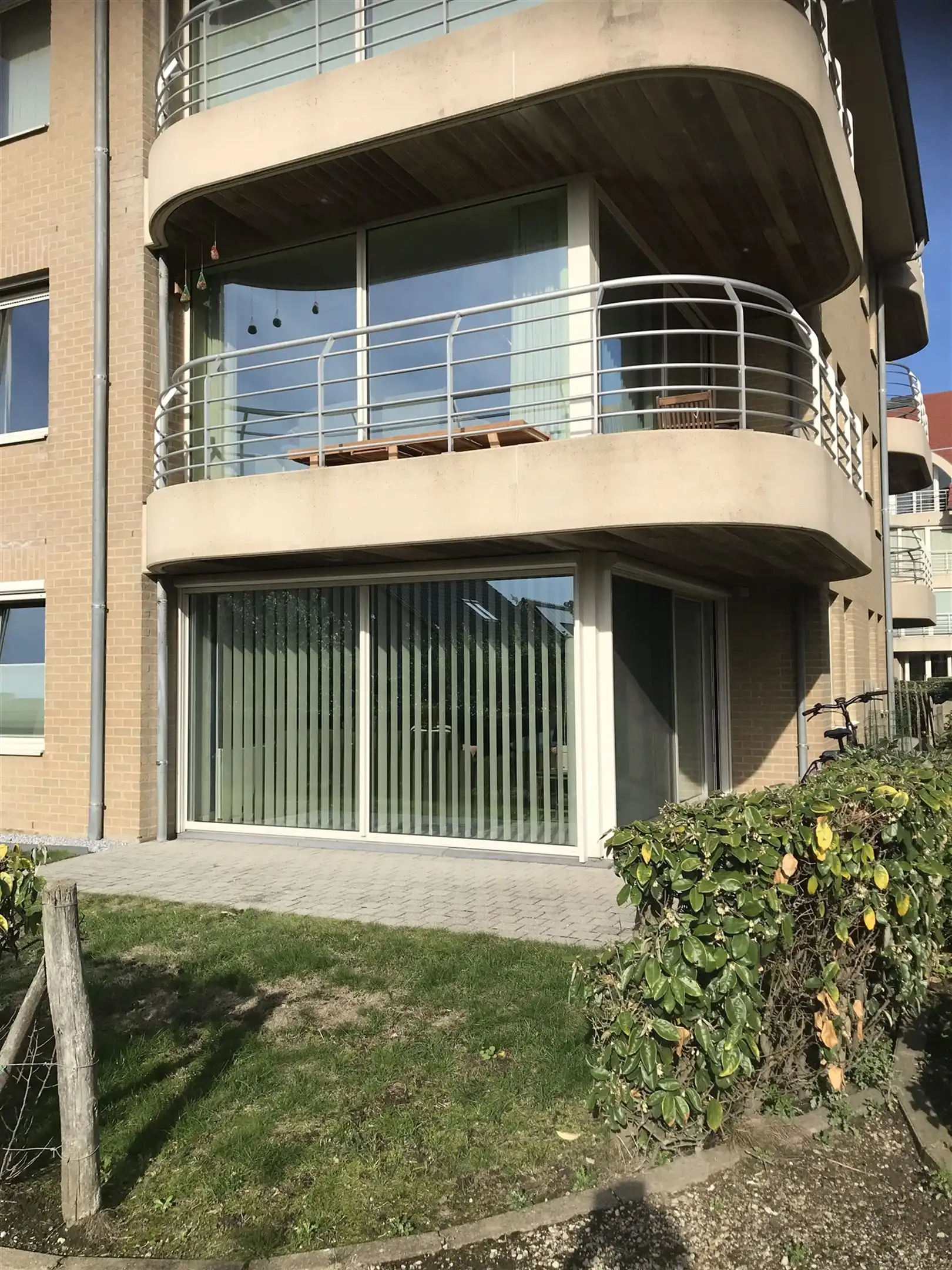 Gelijkvloers 2-slaapkamerappartement met een tuin foto 3