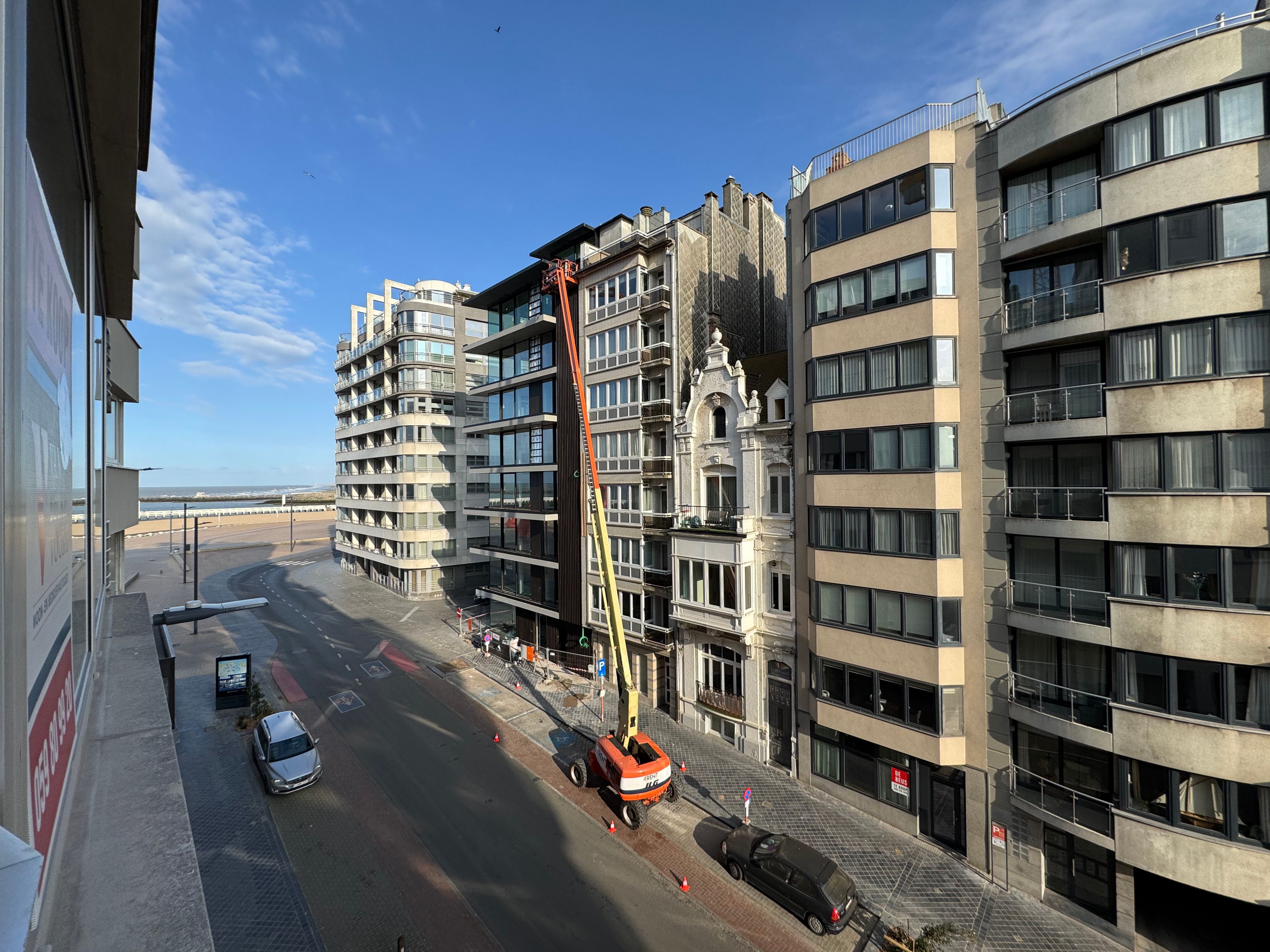 Vernieuwd appartement met zijdelings zeezicht foto 7
