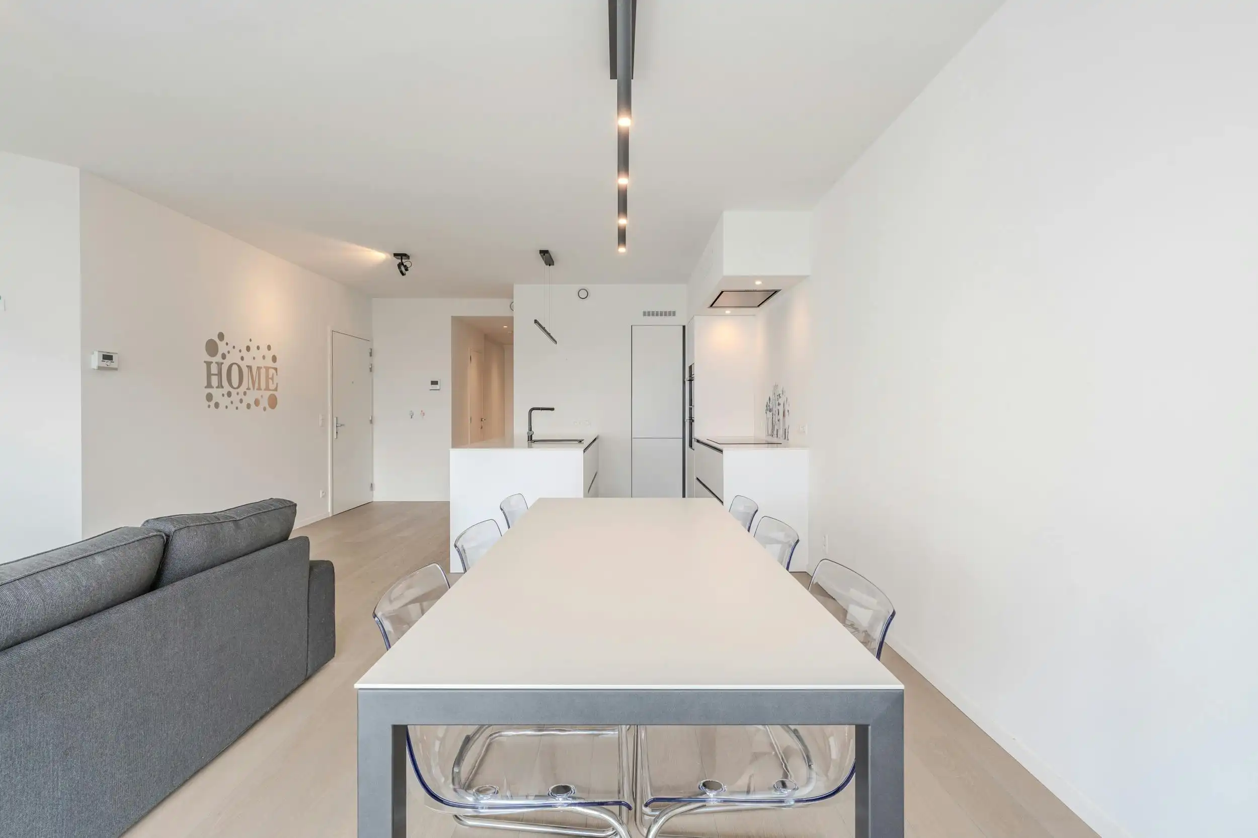 Recent appartement met twee slaapkamers en ruime terrassen foto 11