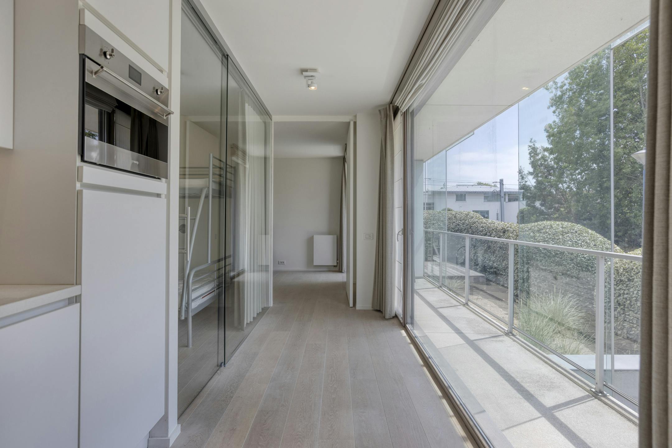 Modern appartement van Rietveld op enkele passen van zee! foto 10