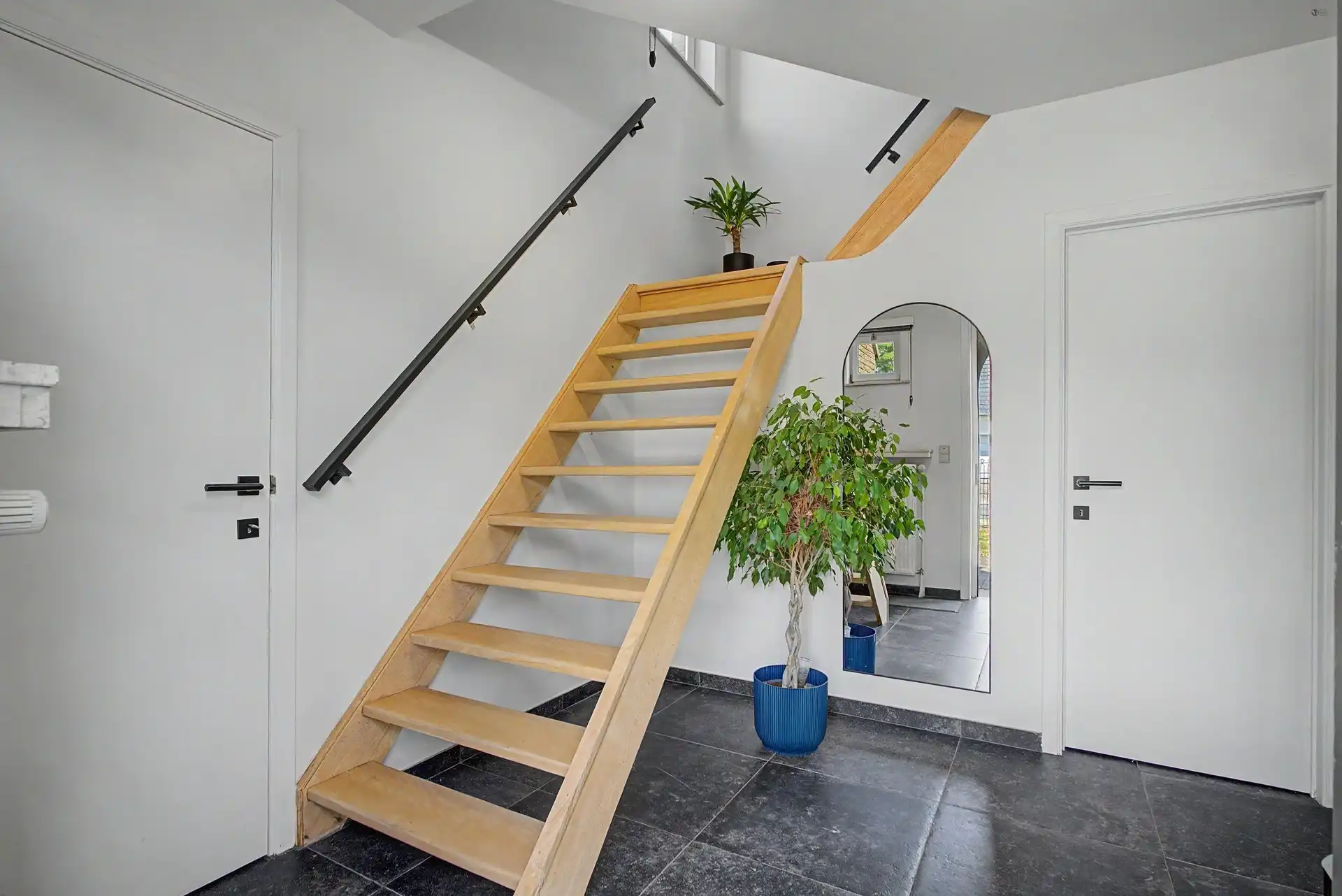 Instapklare Halfopen bebouwing in groene omgeving foto 5
