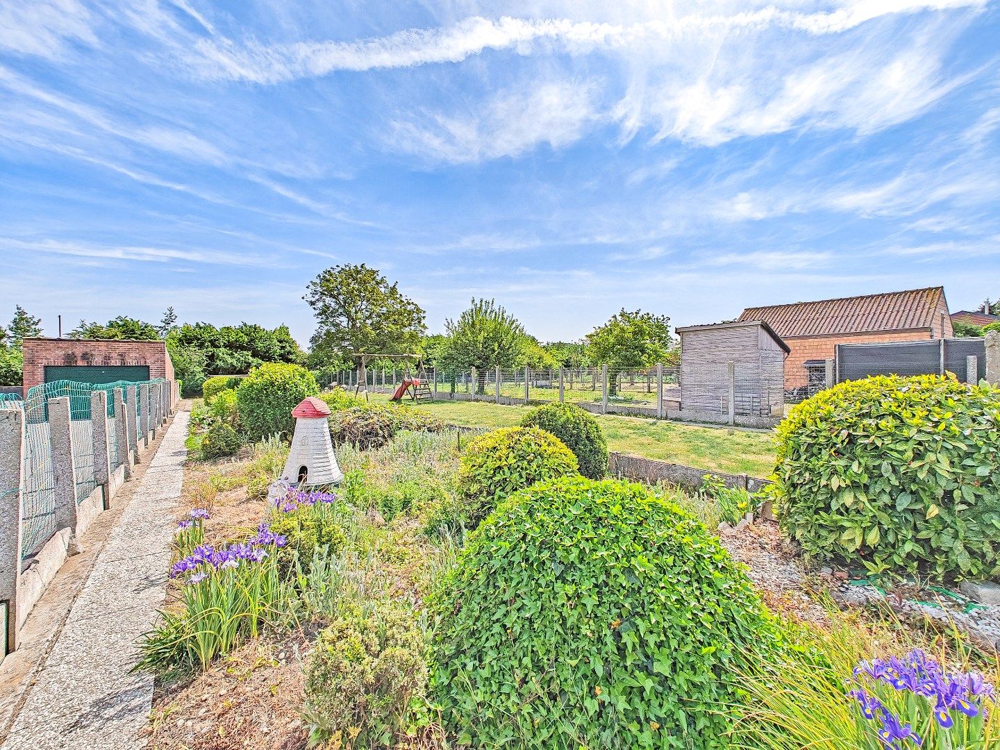 Ruime gezinswoning met zuidgerichte tuin op 477m². foto 2