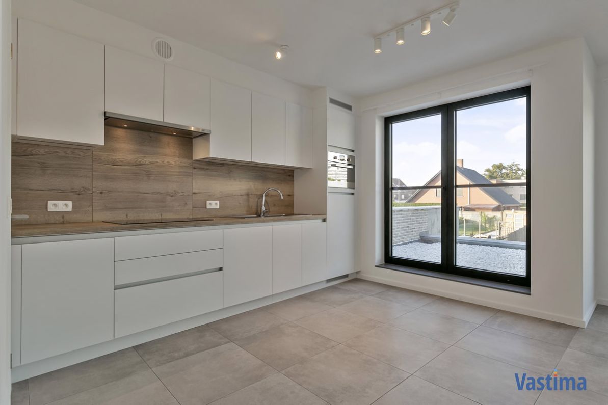 Recent appartement met 2 slaapkamers, terras en autostaanplaats foto 6