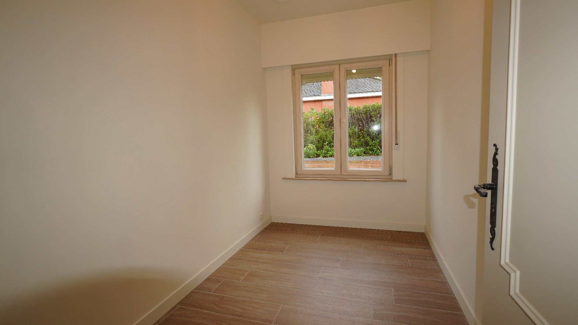 Volledig gerenoveerde bungalow met tuin en dubbele garage te Waasmunster foto 8