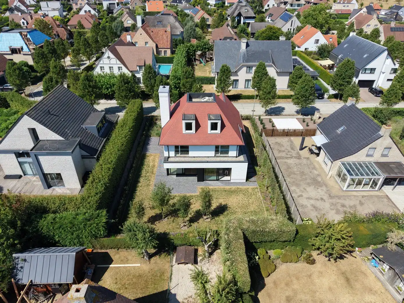 Moderne nieuwbouwvilla voorzien van alle luxe in een hedendaags comfort. foto 24