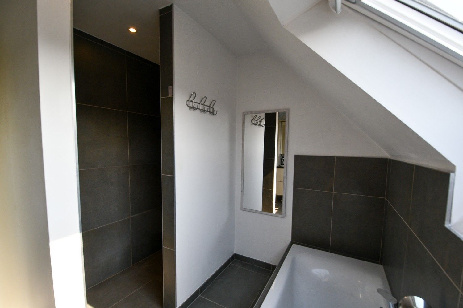 Prachtige recente halfopen bebouwing in een aangename verkaveling! foto 11
